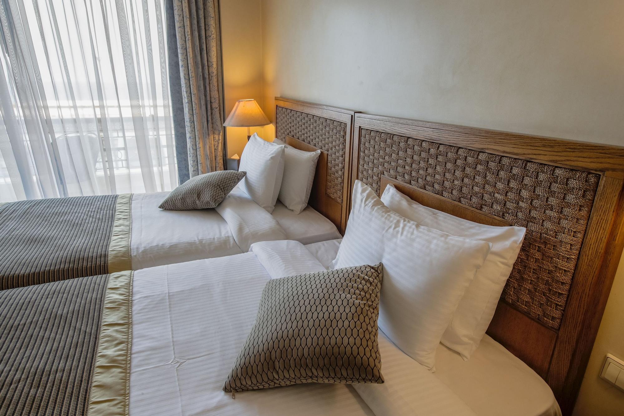 Warwick Palm Beach Hotel เบรุต ภายนอก รูปภาพ