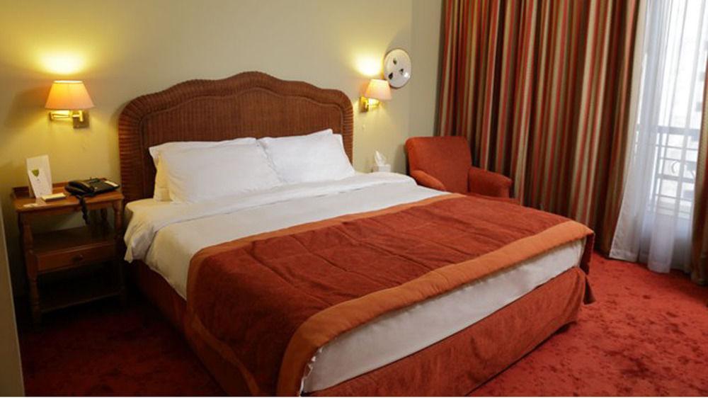 Warwick Palm Beach Hotel เบรุต ภายนอก รูปภาพ